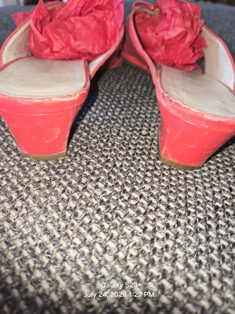 Salvatore Ferragamo Red Slide Sandals with Bow and Gold Emblem - Picture 2 of 3